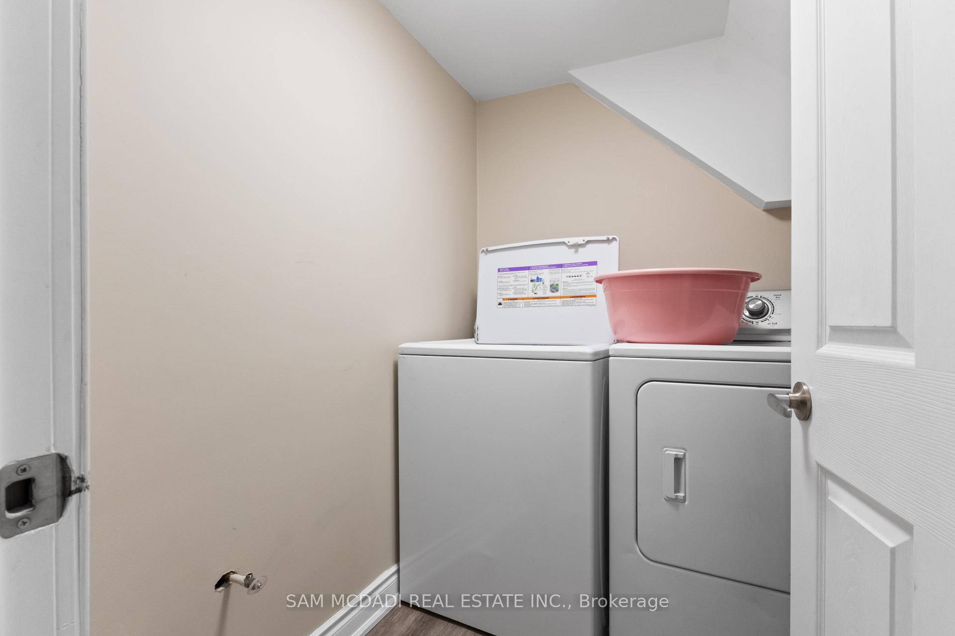 Photo 3 of 1821 Christopher Road, Mississauga, Clarkson — HOMEH