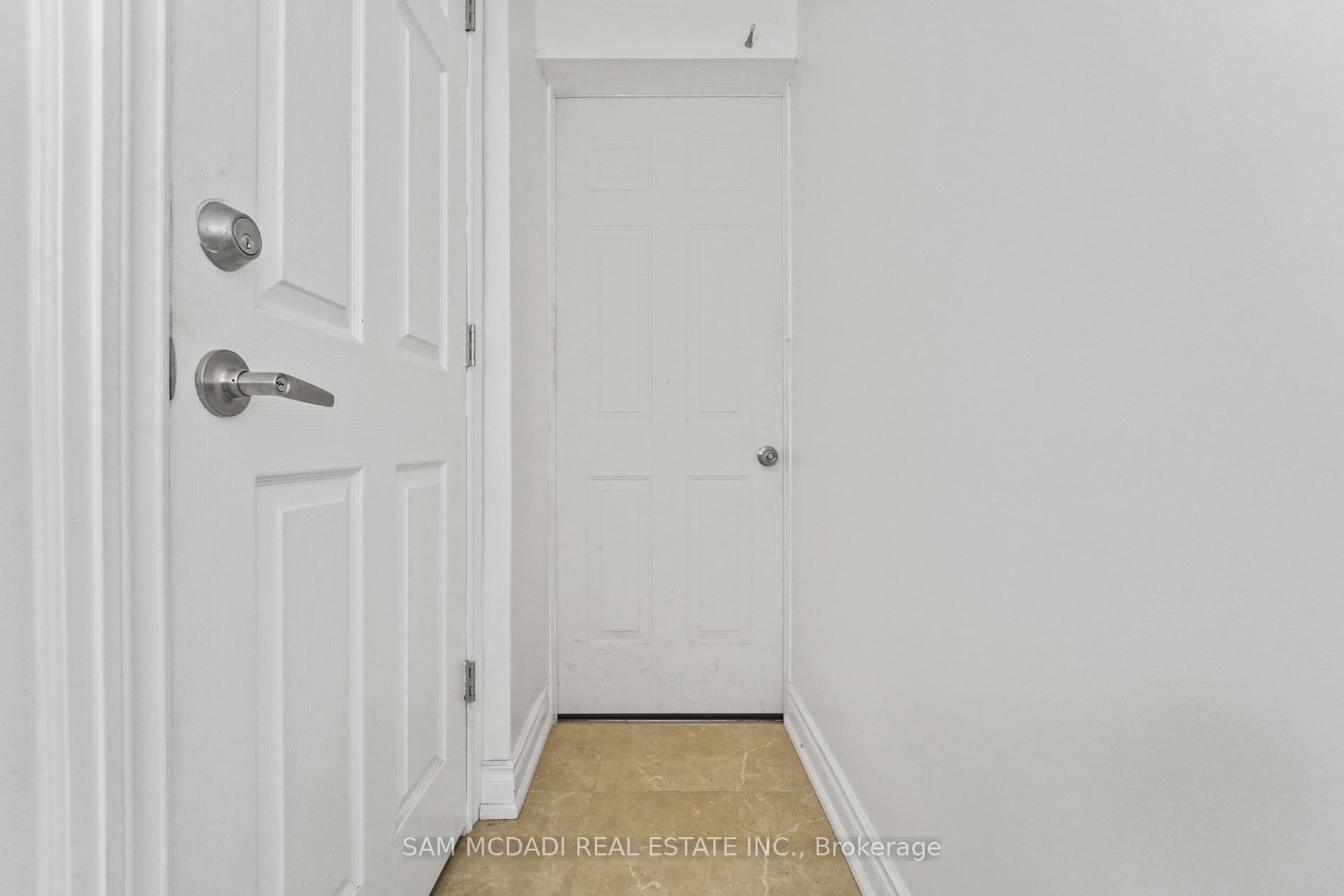 Photo 4 of 1821 Christopher Road, Mississauga, Clarkson — HOMEH
