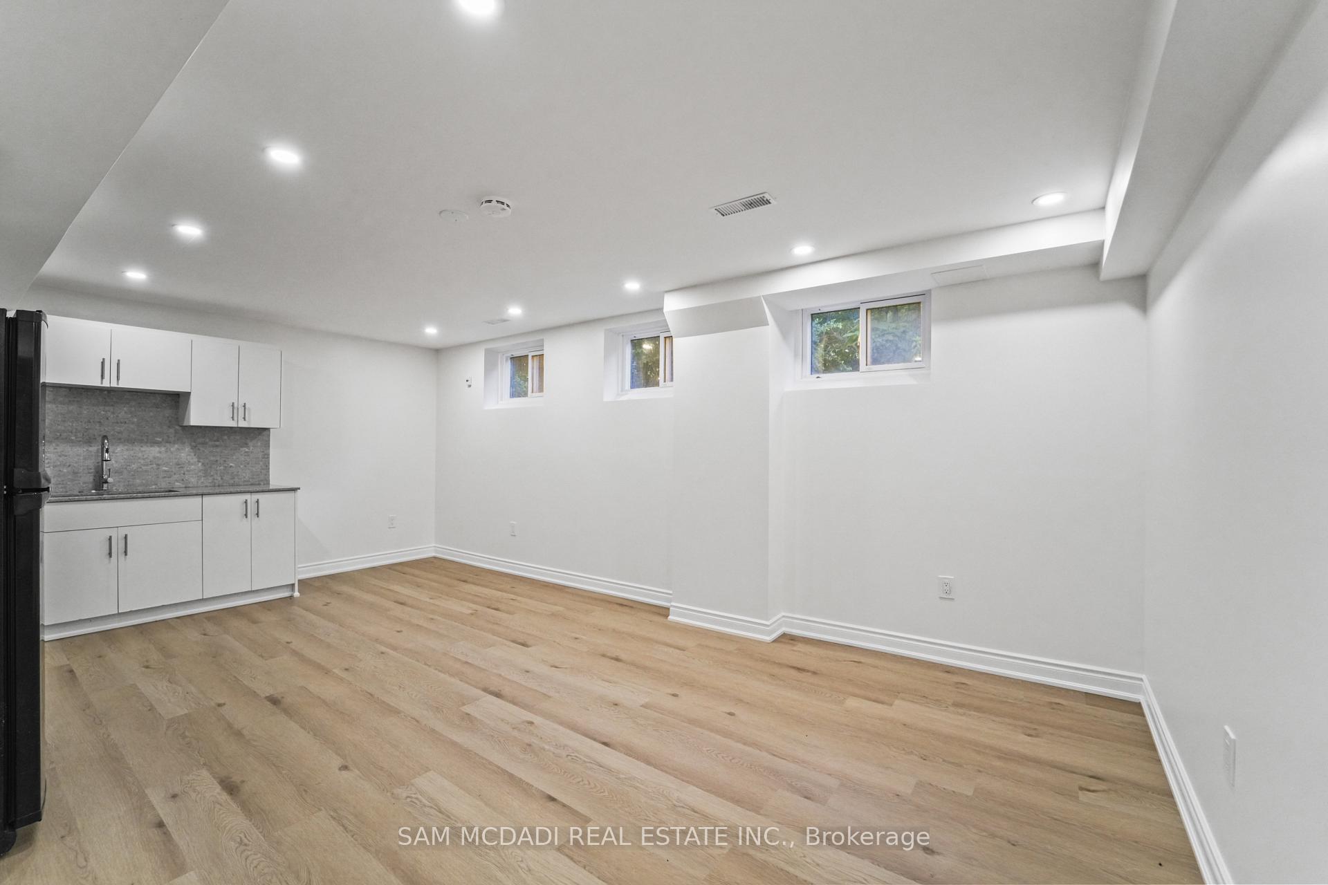 Photo 5 of 1821 Christopher Road, Mississauga, Clarkson — HOMEH