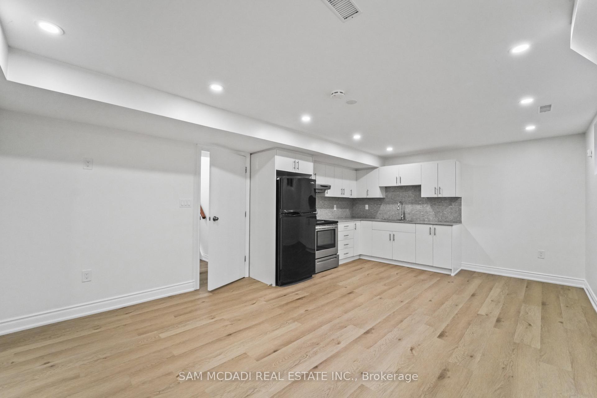 Photo 6 of 1821 Christopher Road, Mississauga, Clarkson — HOMEH