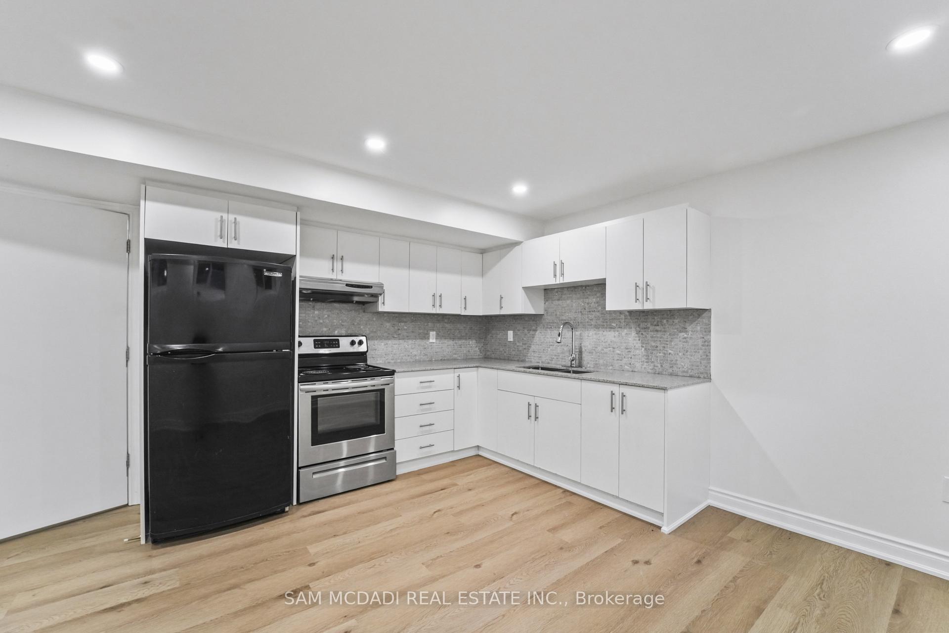 Photo 8 of 1821 Christopher Road, Mississauga, Clarkson — HOMEH