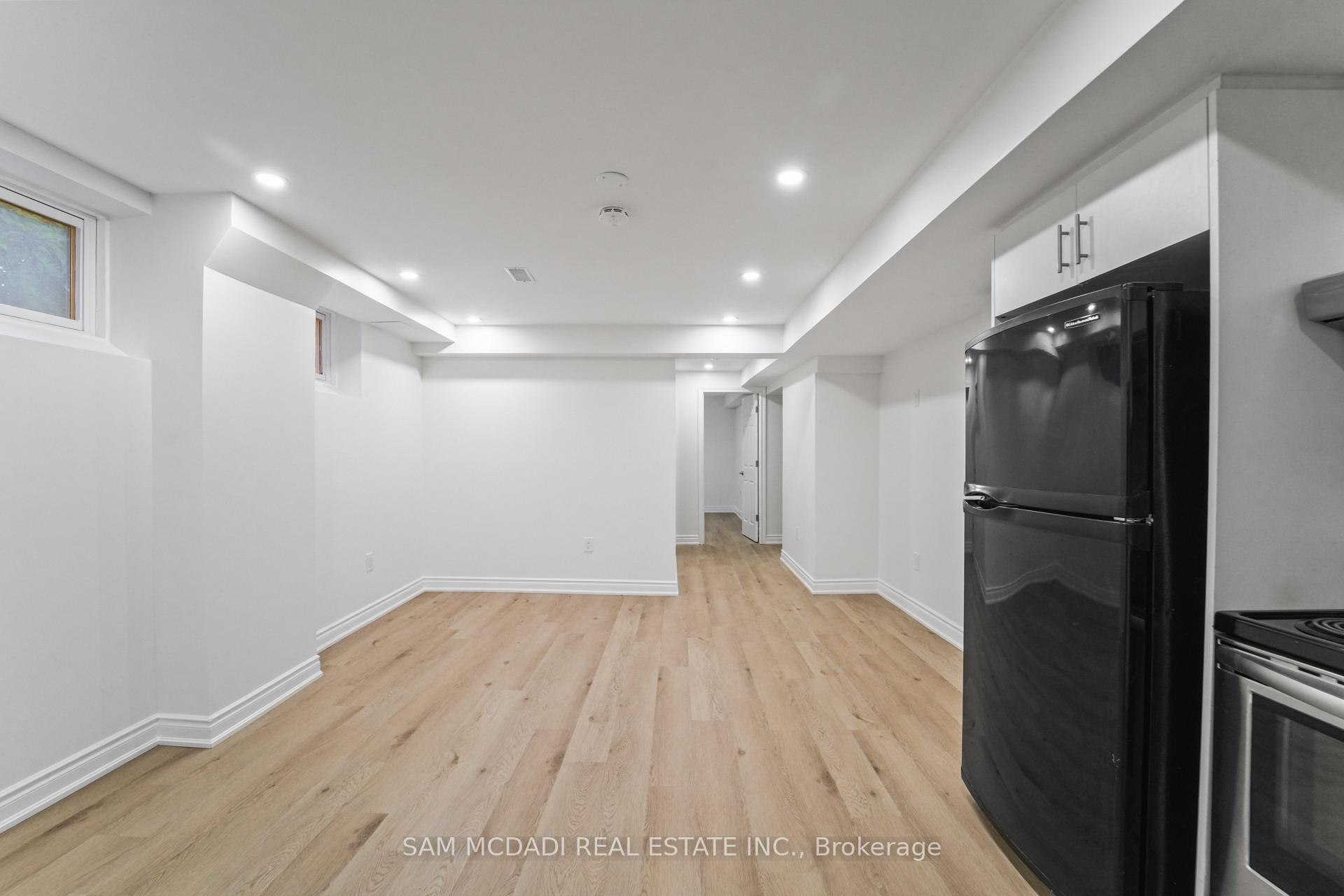Photo 9 of 1821 Christopher Road, Mississauga, Clarkson — HOMEH