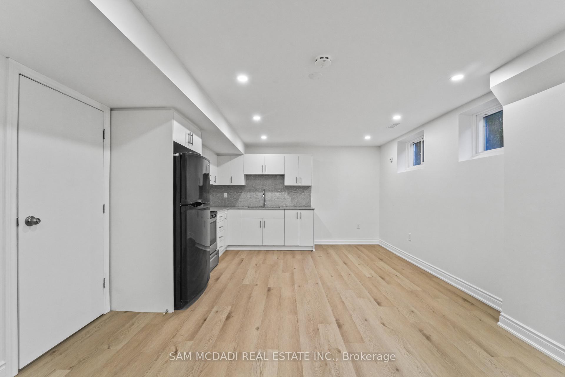 Photo 10 of 1821 Christopher Road, Mississauga, Clarkson — HOMEH