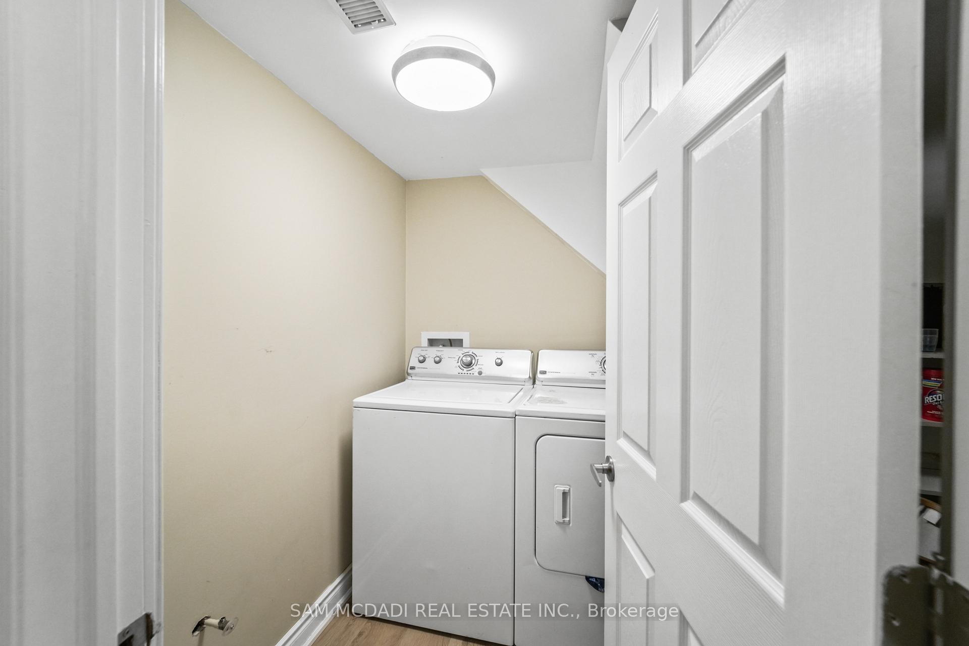 Photo 17 of 1821 Christopher Road, Mississauga, Clarkson — HOMEH