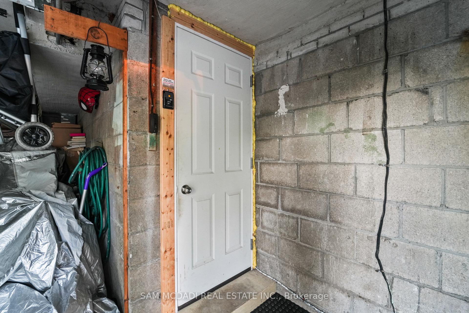 Photo 19 of 1821 Christopher Road, Mississauga, Clarkson — HOMEH
