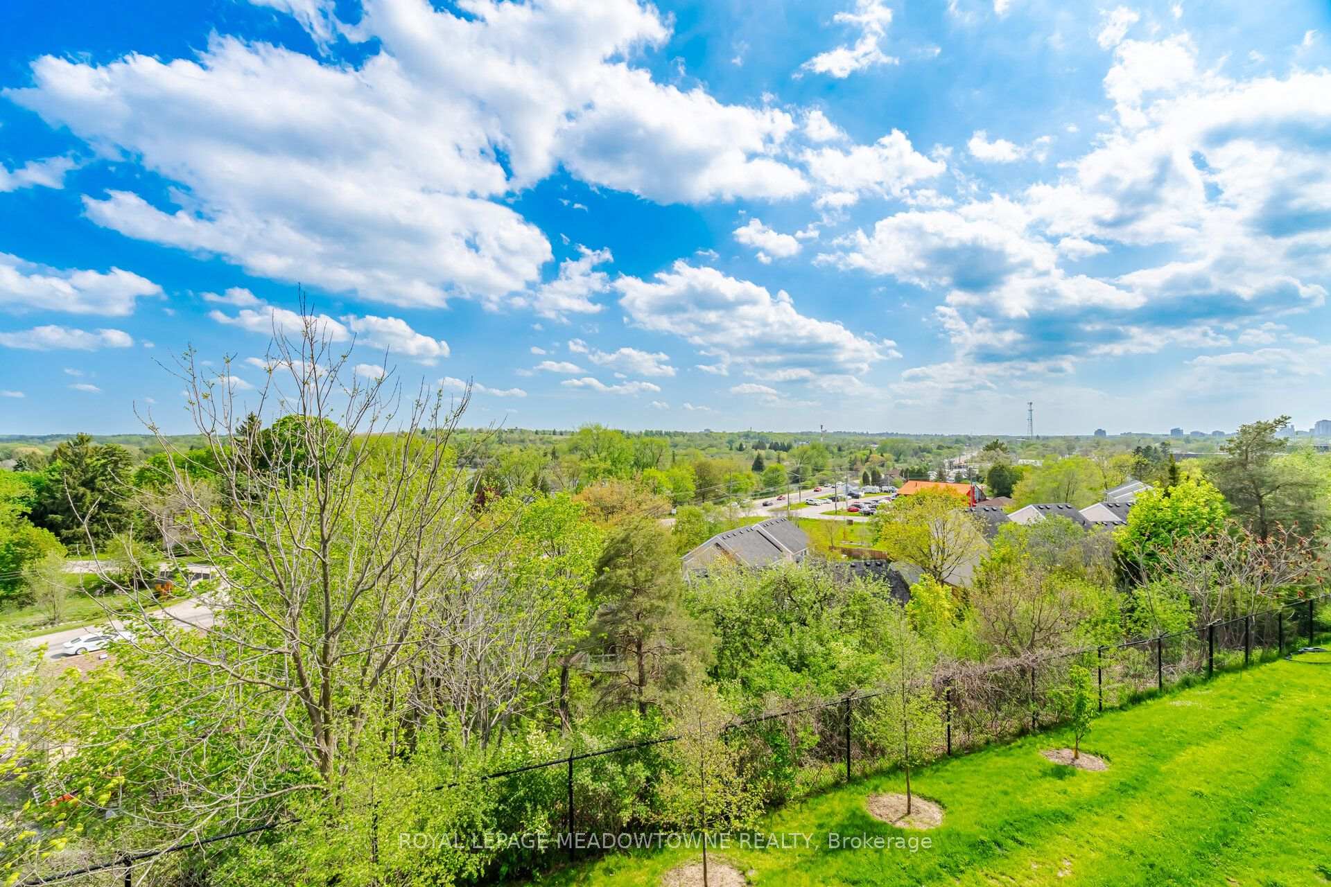 Photo 5 of Unit 207, 7 Cityview Drive S, Guelph, Grange Road — HOMEH