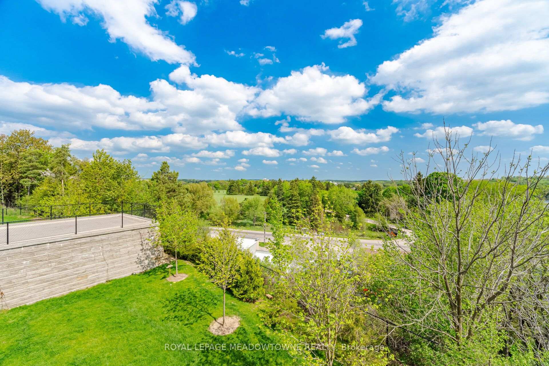 Photo 7 of Unit 207, 7 Cityview Drive S, Guelph, Grange Road — HOMEH