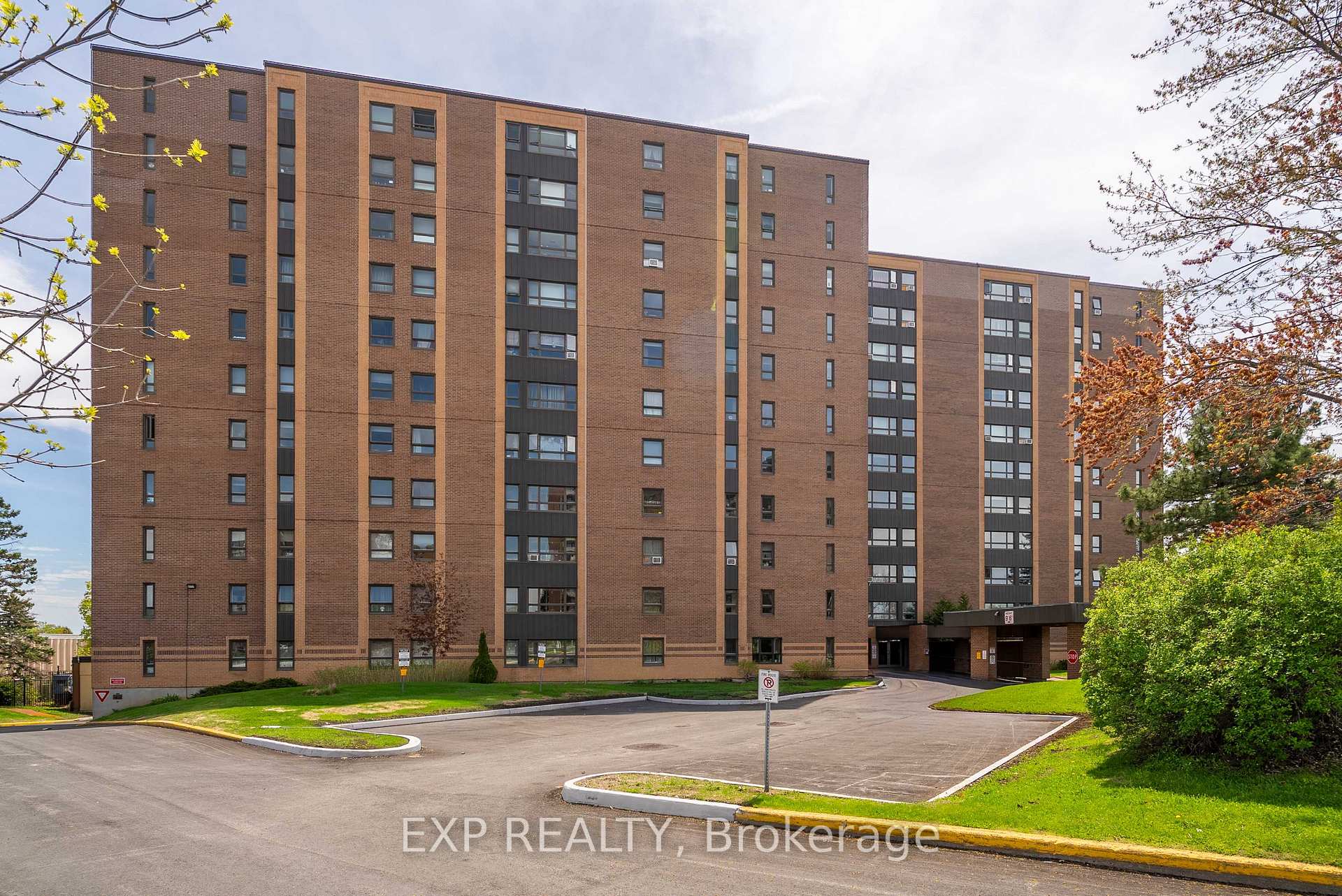 Photo 1 of Unit 604, 1356 Meadowlands Drive N, Ottawa, Borden Farm/Stewart Farm/Carleton Heights/Parkwood Hills — HOMEH
