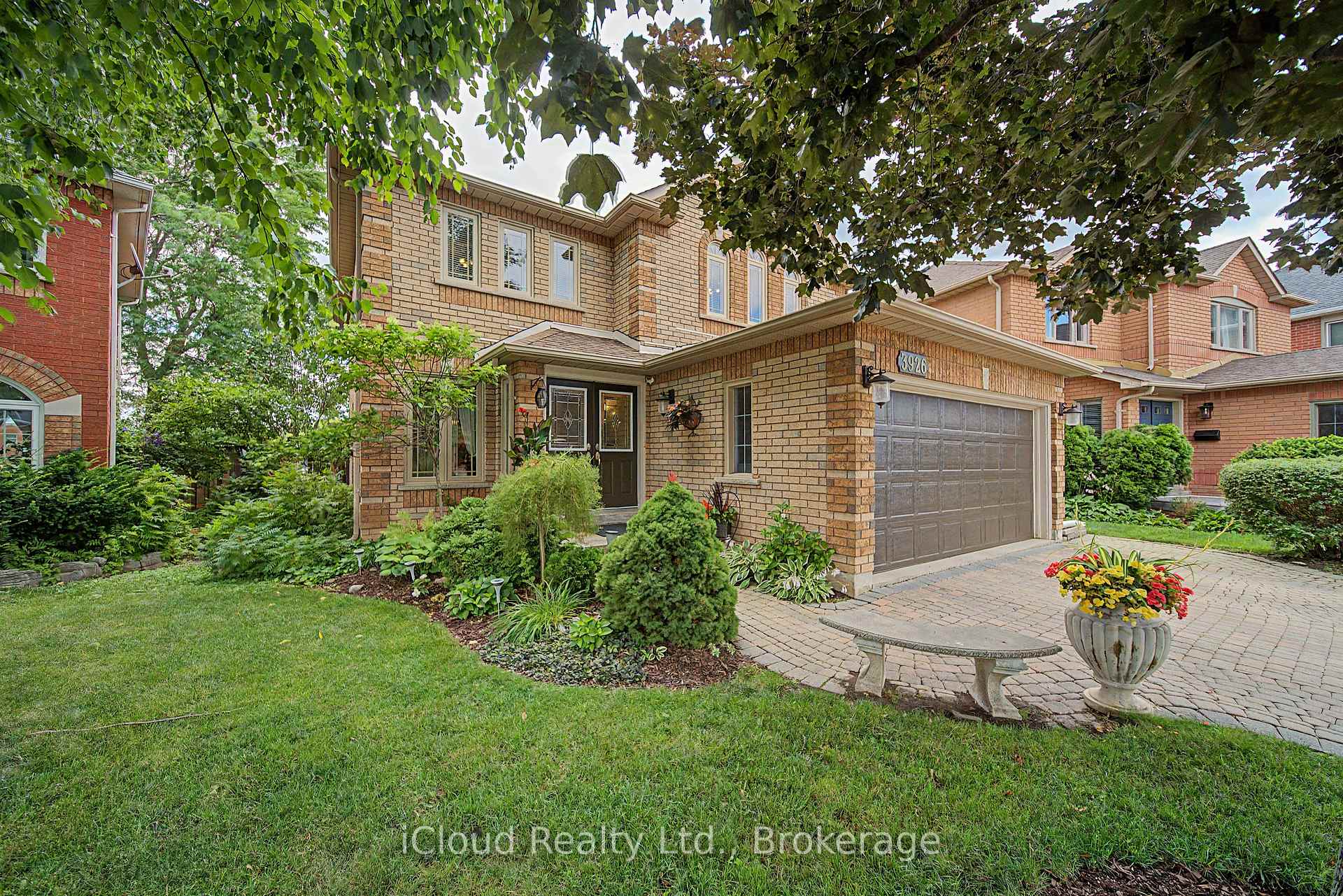 Photo 3 of 3926 Baggins Court, Mississauga, Lisgar — HOMEH