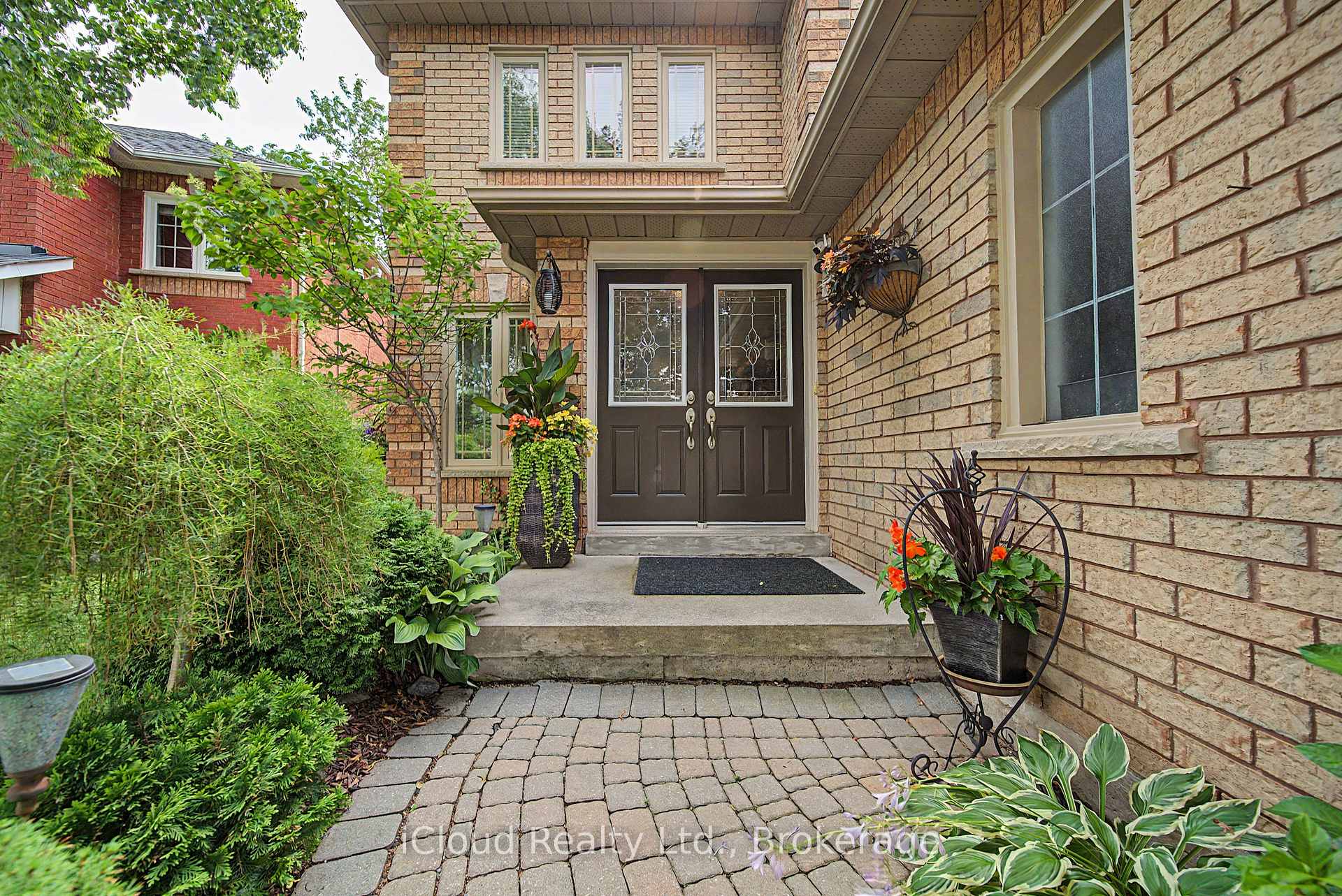 Photo 4 of 3926 Baggins Court, Mississauga, Lisgar — HOMEH