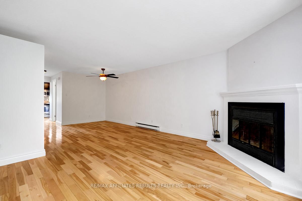 Photo 7 of Unit 6549B, 6549 Bilberry Drive, Ottawa, Convent Glen North — HOMEH