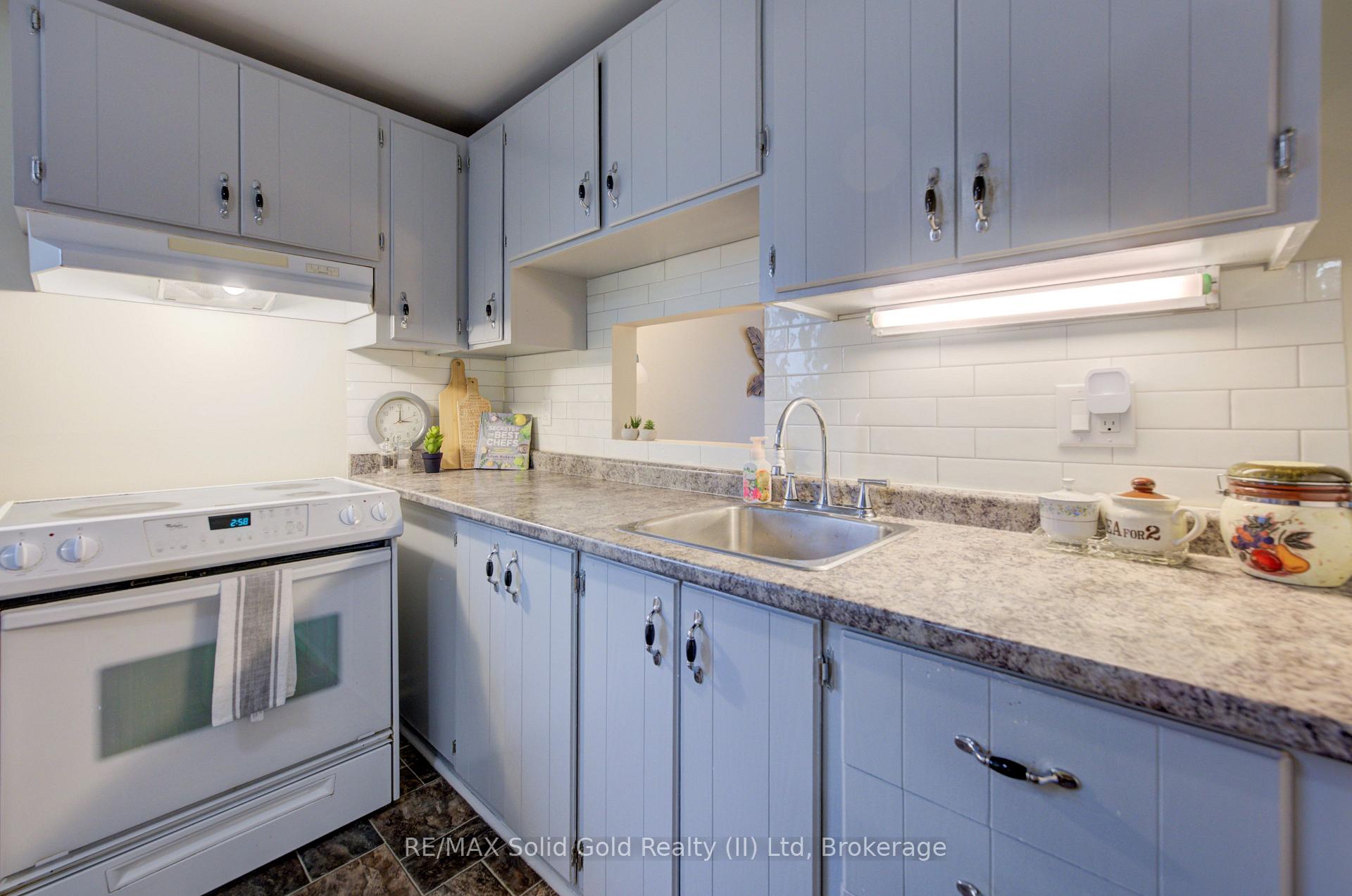 Photo 11 of Unit 38, 175 Elm Ridge Drive, Kitchener, Forest Heights — HOMEH