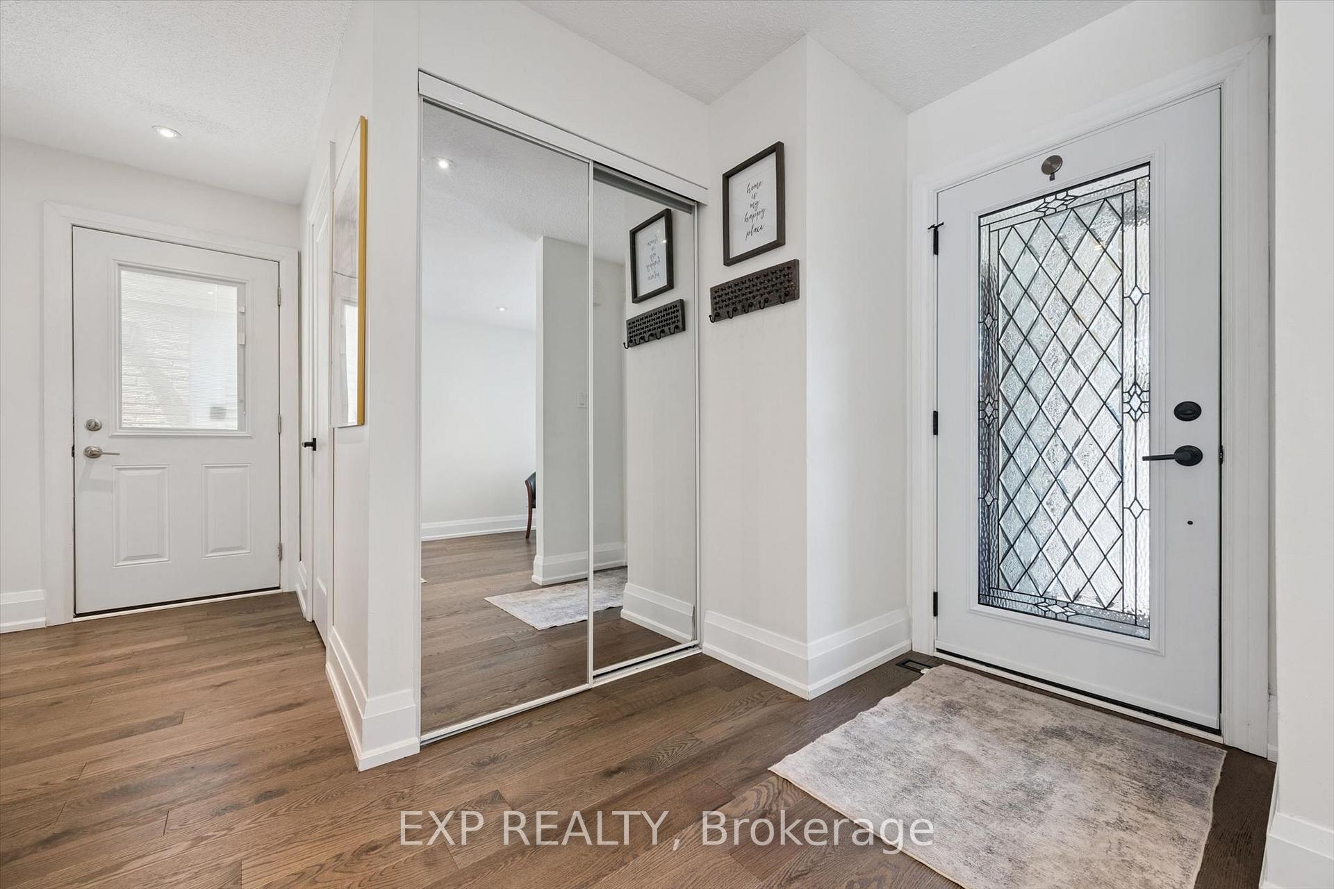 Photo 2 of 6220 Kindree Circle, Mississauga, Meadowvale — HOMEH