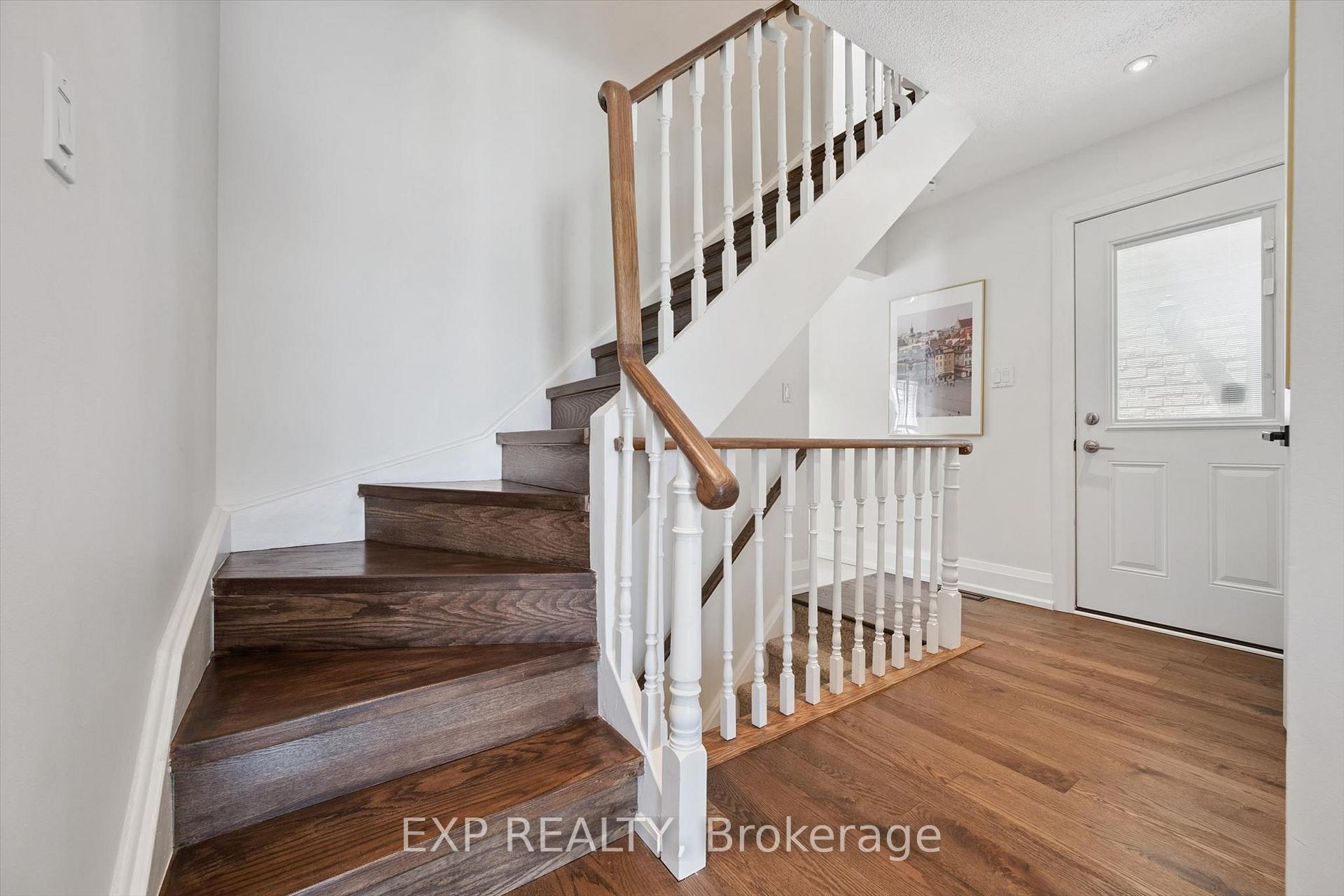 Photo 8 of 6220 Kindree Circle, Mississauga, Meadowvale — HOMEH