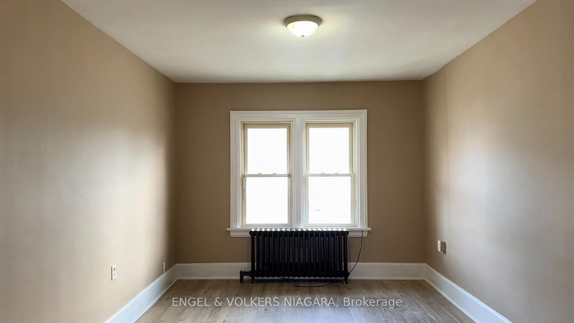 Photo 13 of 5042 Huron Street N, Niagara Falls, Cherrywood — HOMEH