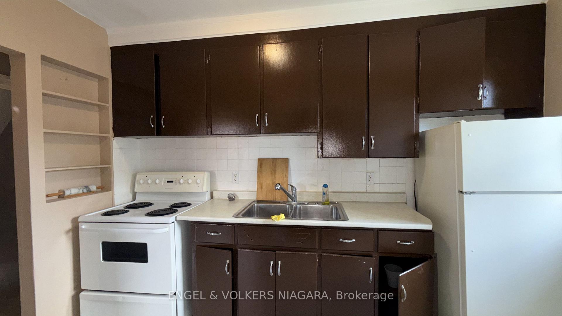 Photo 14 of 5042 Huron Street N, Niagara Falls, Cherrywood — HOMEH