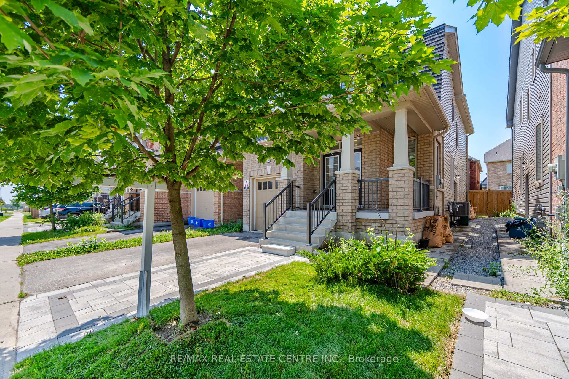 Photo 3 of 570 Windfields Farm Drive, Oshawa, Windfields — HOMEH