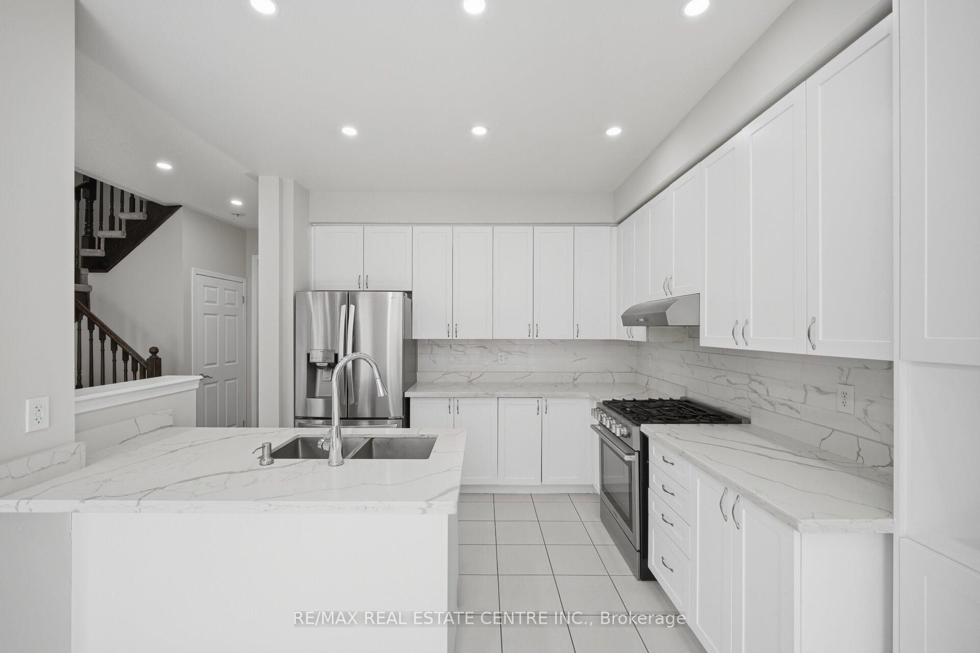 Photo 6 of 570 Windfields Farm Drive, Oshawa, Windfields — HOMEH
