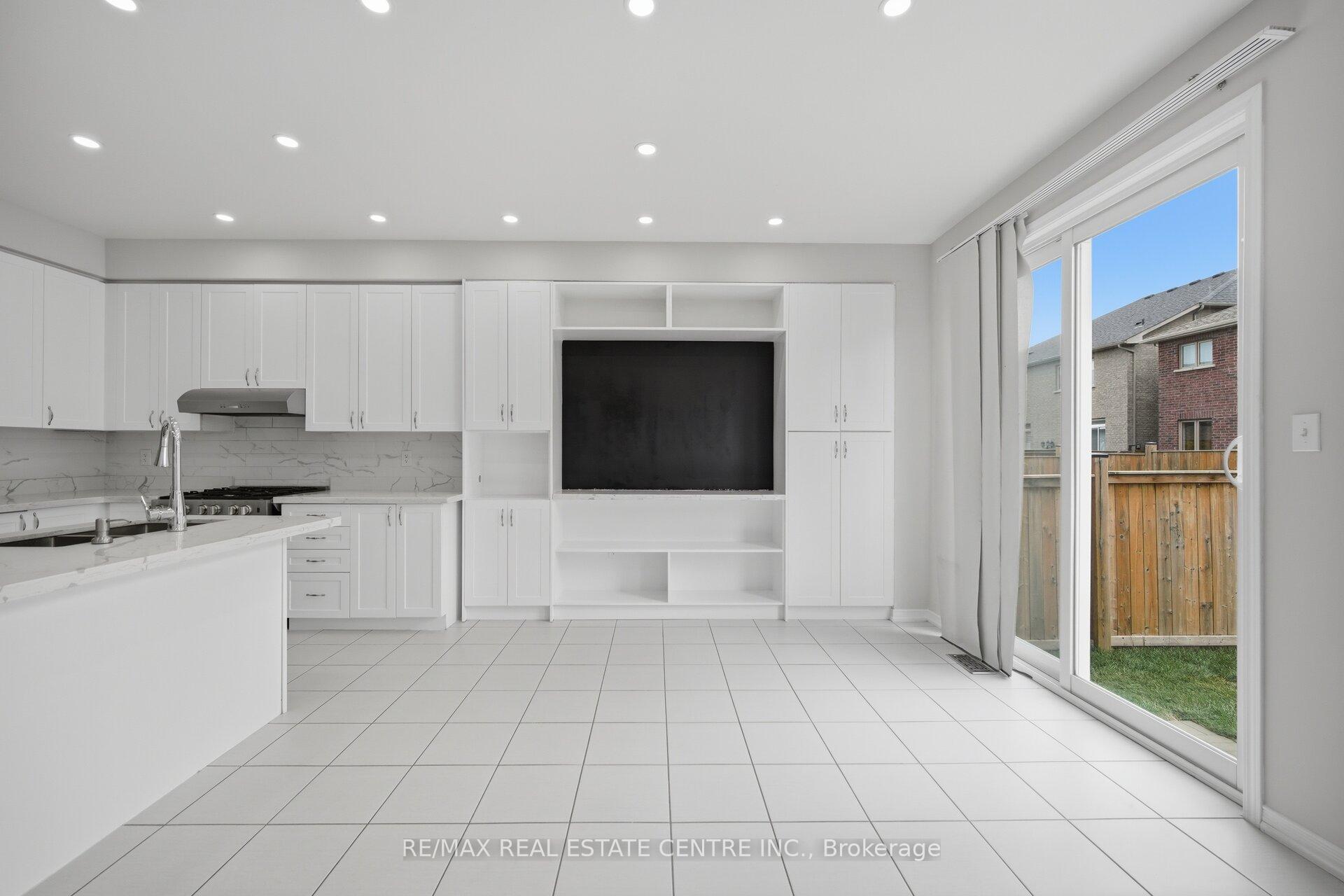 Photo 9 of 570 Windfields Farm Drive, Oshawa, Windfields — HOMEH