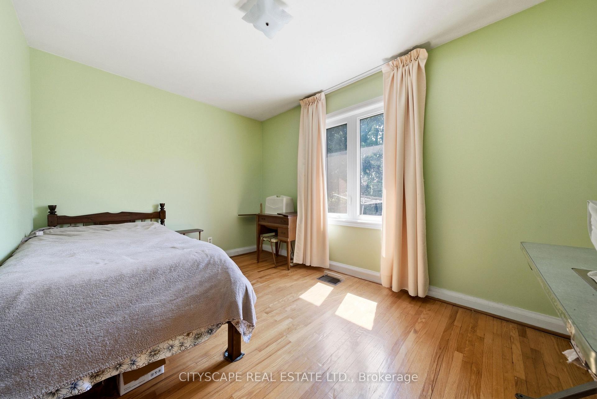 Photo 8 of 38 Marta Avenue, Scarborough, Clairlea-Birchmount — HOMEH