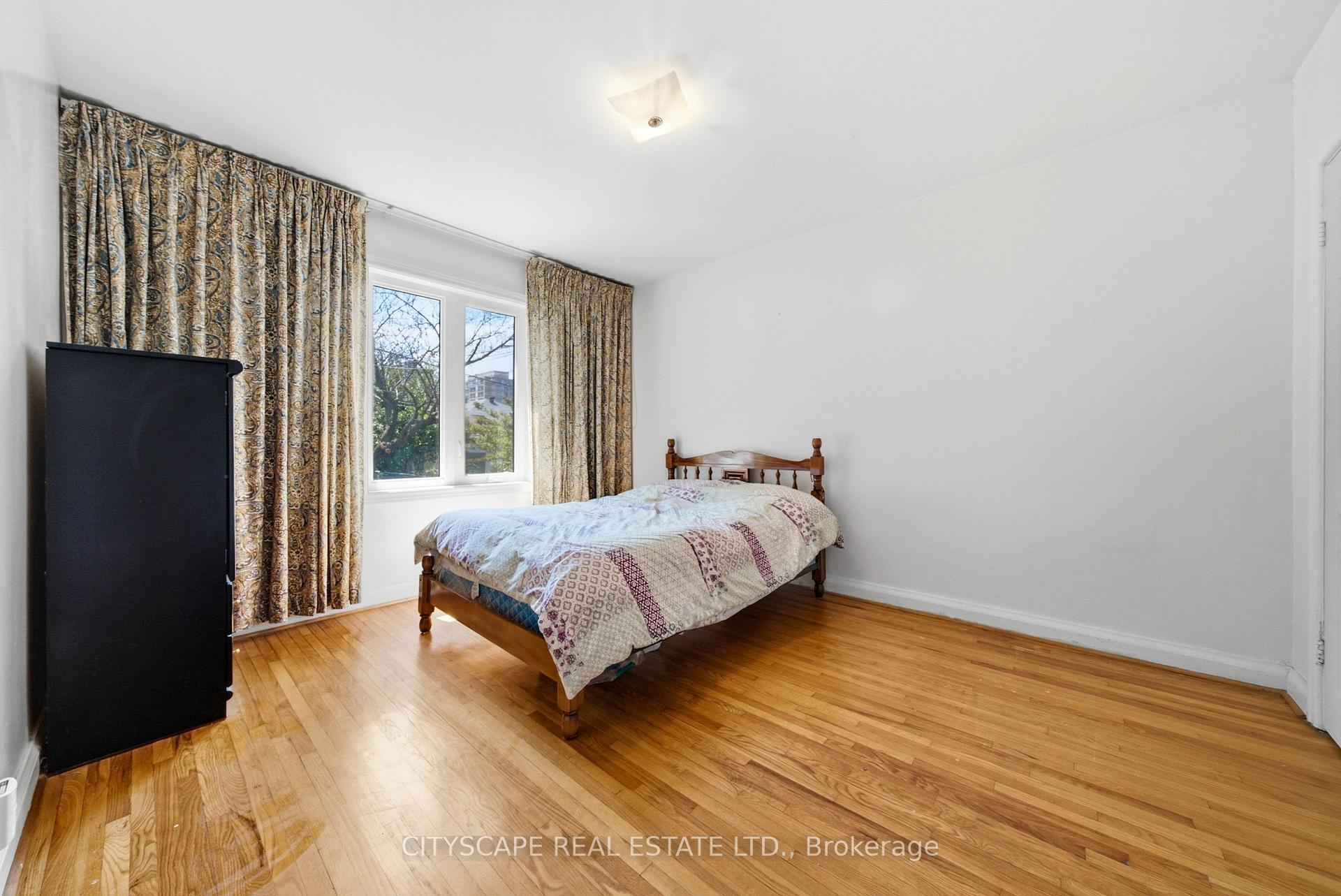 Photo 9 of 38 Marta Avenue, Scarborough, Clairlea-Birchmount — HOMEH