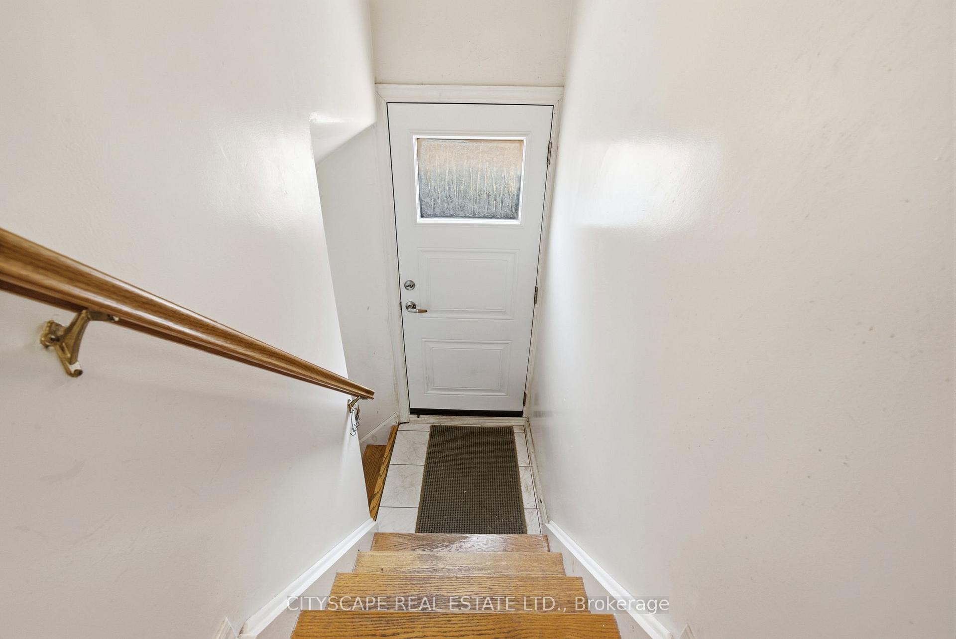 Photo 11 of 38 Marta Avenue, Scarborough, Clairlea-Birchmount — HOMEH