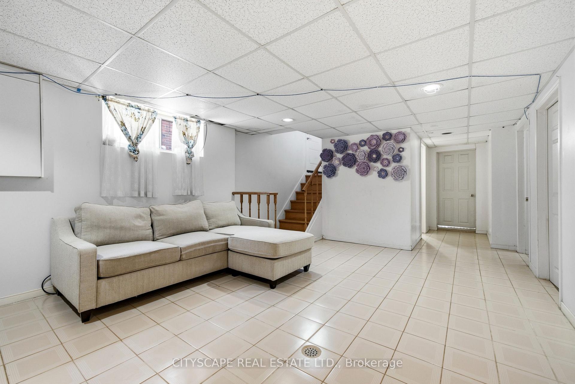 Photo 12 of 38 Marta Avenue, Scarborough, Clairlea-Birchmount — HOMEH