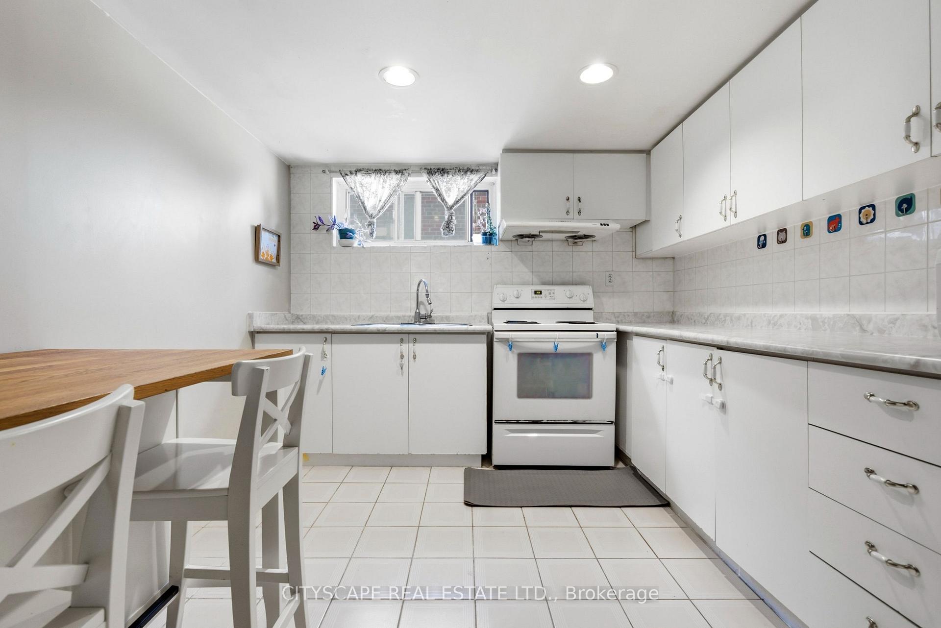 Photo 13 of 38 Marta Avenue, Scarborough, Clairlea-Birchmount — HOMEH
