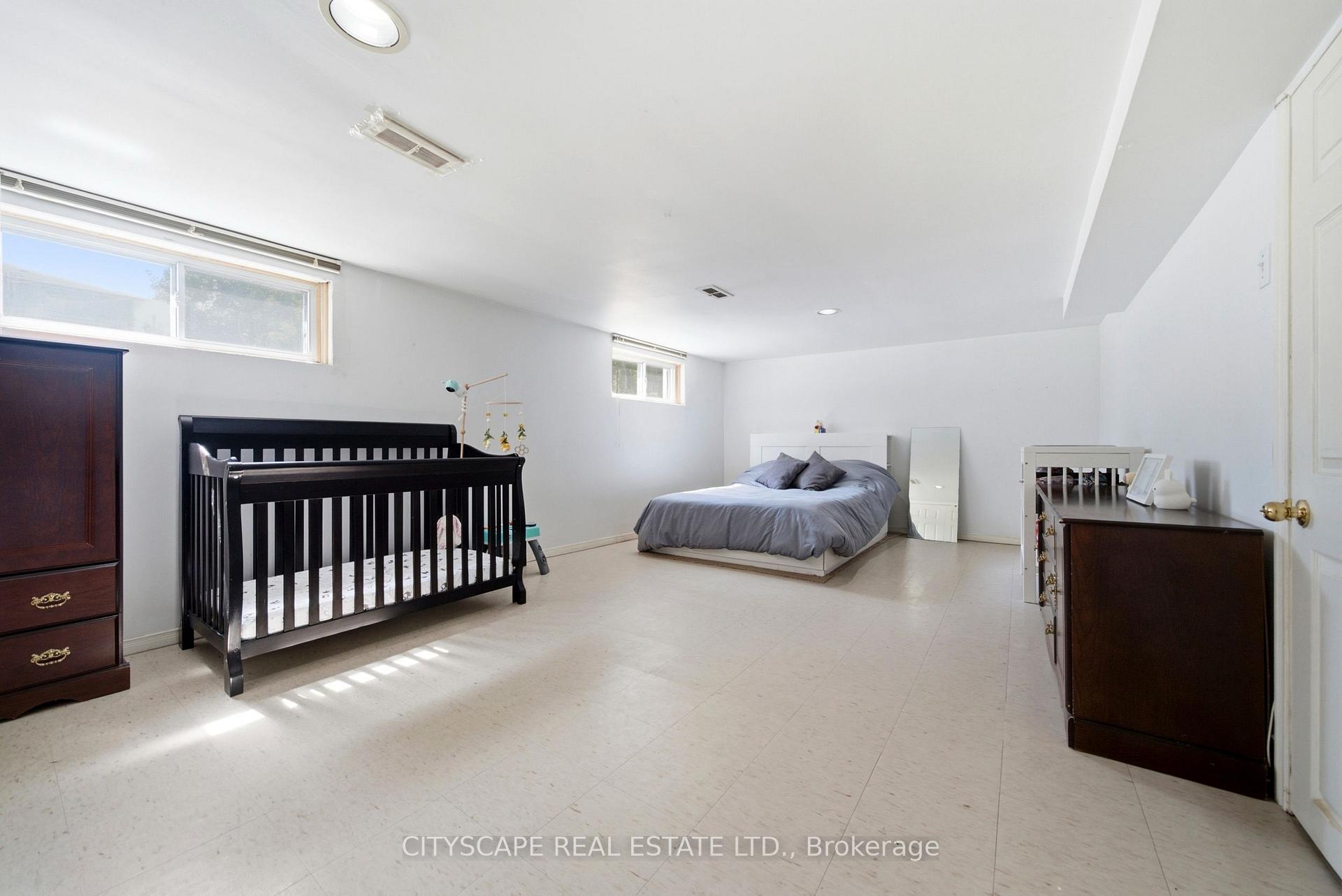Photo 16 of 38 Marta Avenue, Scarborough, Clairlea-Birchmount — HOMEH