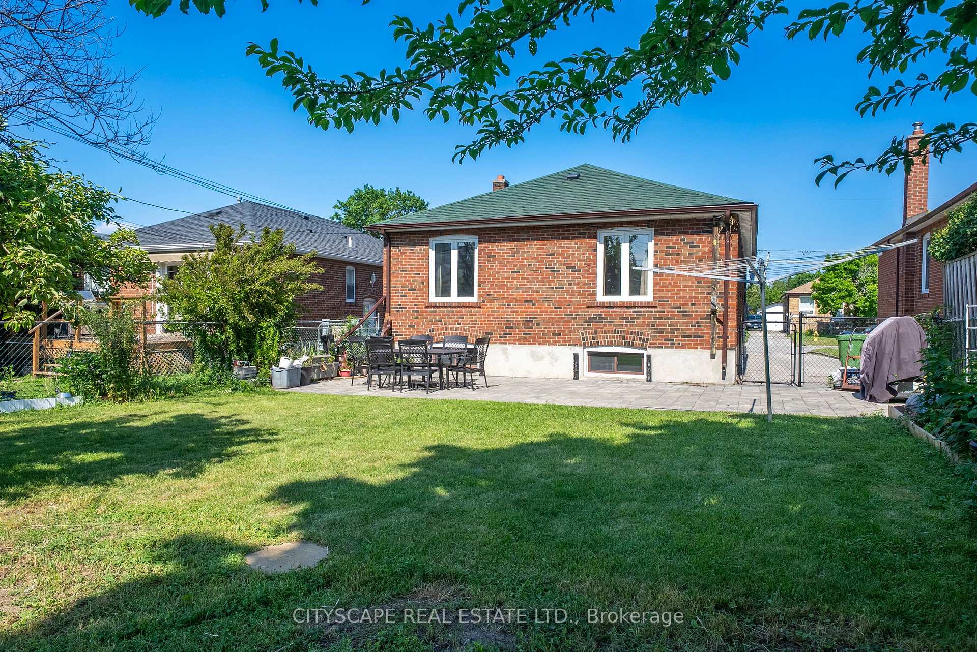 Photo 18 of 38 Marta Avenue, Scarborough, Clairlea-Birchmount — HOMEH