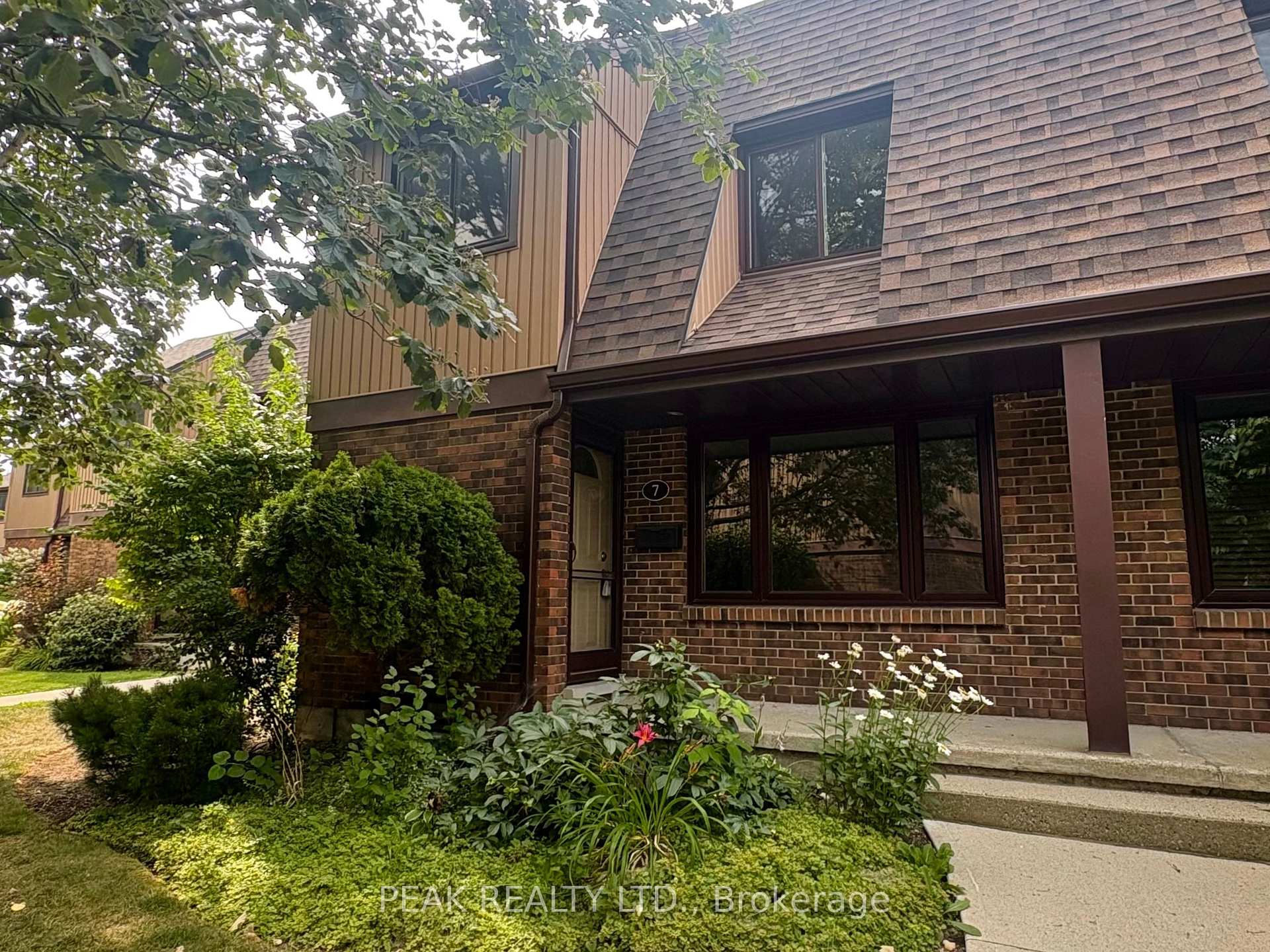 Photo 1 of Unit 7, 279 Sandowne Drive, Waterloo, Huron Park — HOMEH