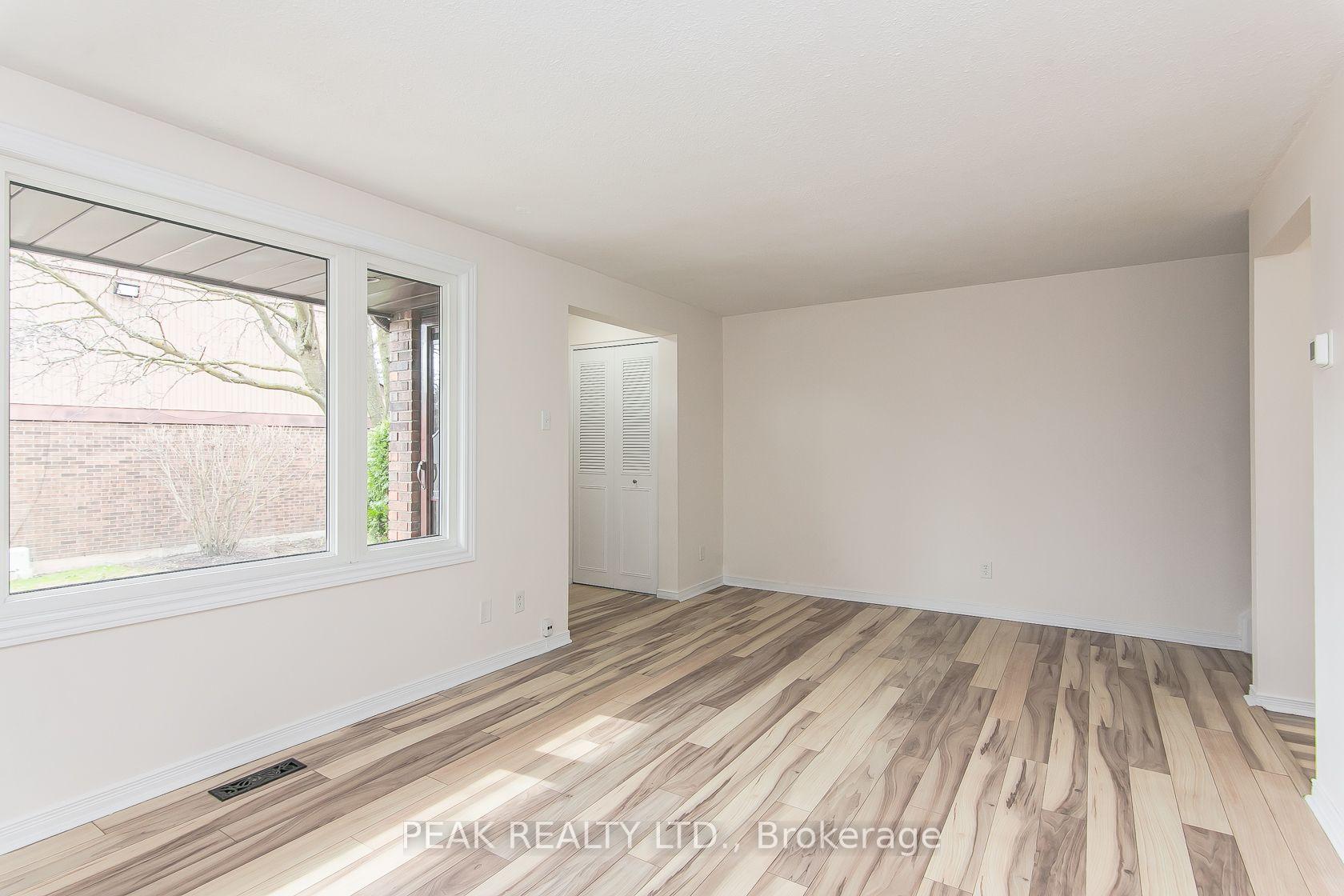 Photo 7 of Unit 7, 279 Sandowne Drive, Waterloo, Huron Park — HOMEH