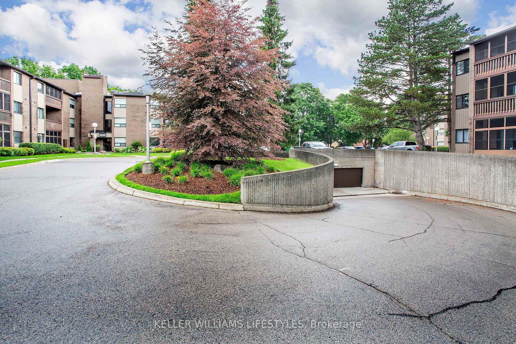 Photo 3 of Unit 104, 200 Everglade Crescent, London, North P — HOMEH