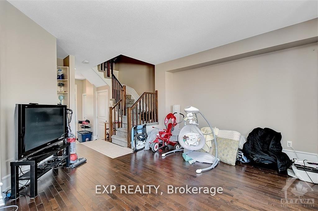Photo 7 of 535 Salzburg Drive, Ottawa, Notting Hill/Summerside — HOMEH