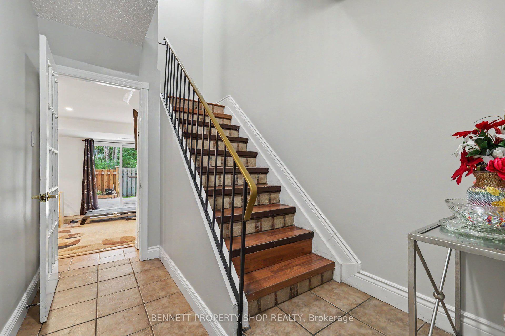 Photo 3 of 19 Lightfoot Place, Ottawa, Kanata - Katimavik — HOMEH