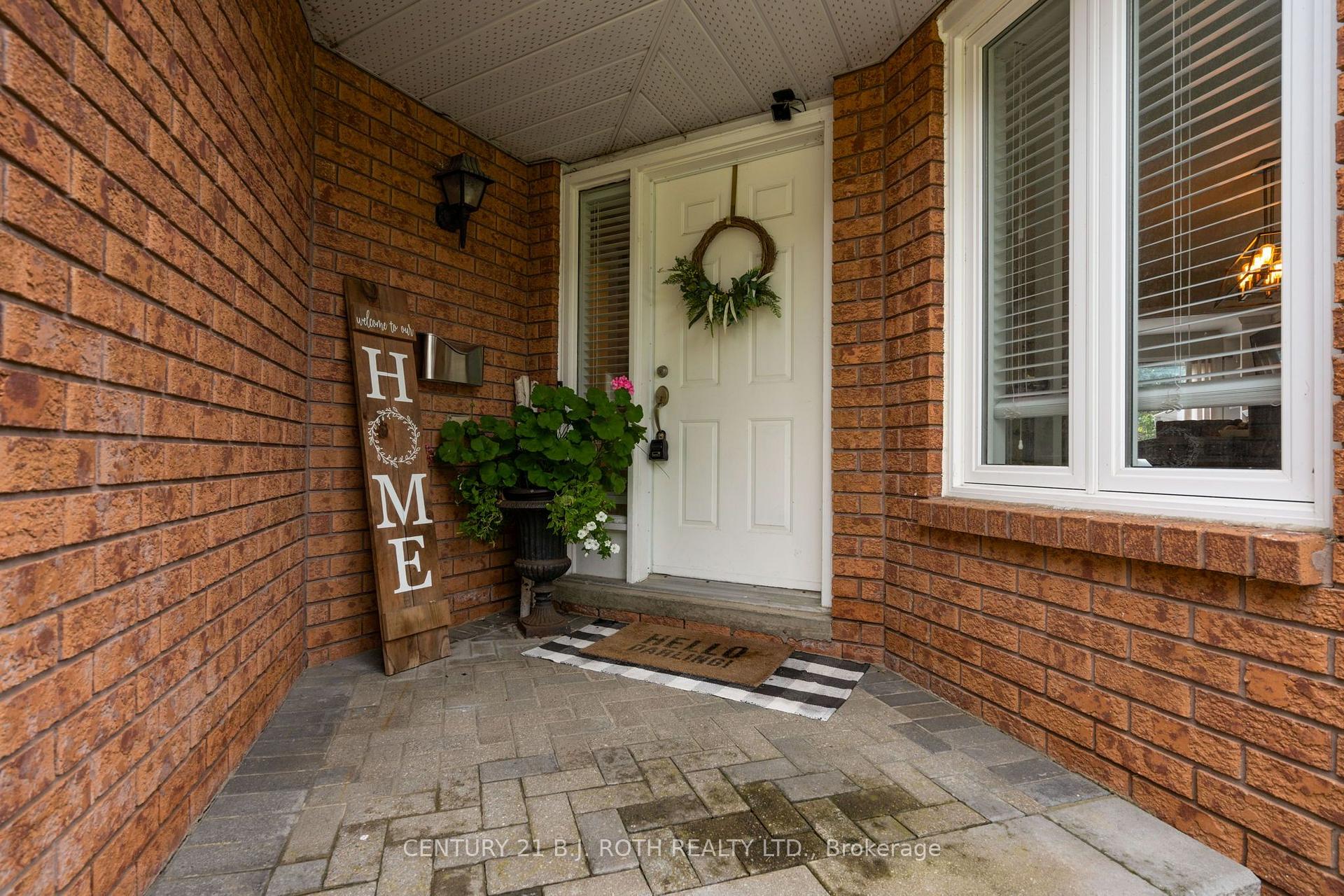 Photo 2 of 55 Gibbon Drive, Barrie, Letitia Heights — HOMEH