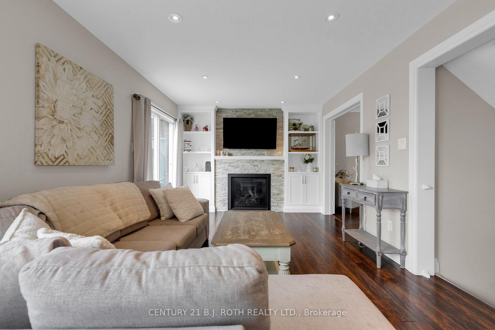 Photo 8 of 55 Gibbon Drive, Barrie, Letitia Heights — HOMEH