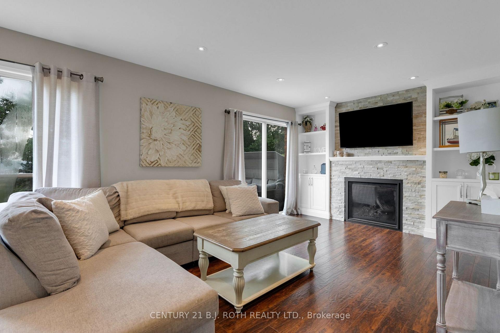 Photo 9 of 55 Gibbon Drive, Barrie, Letitia Heights — HOMEH