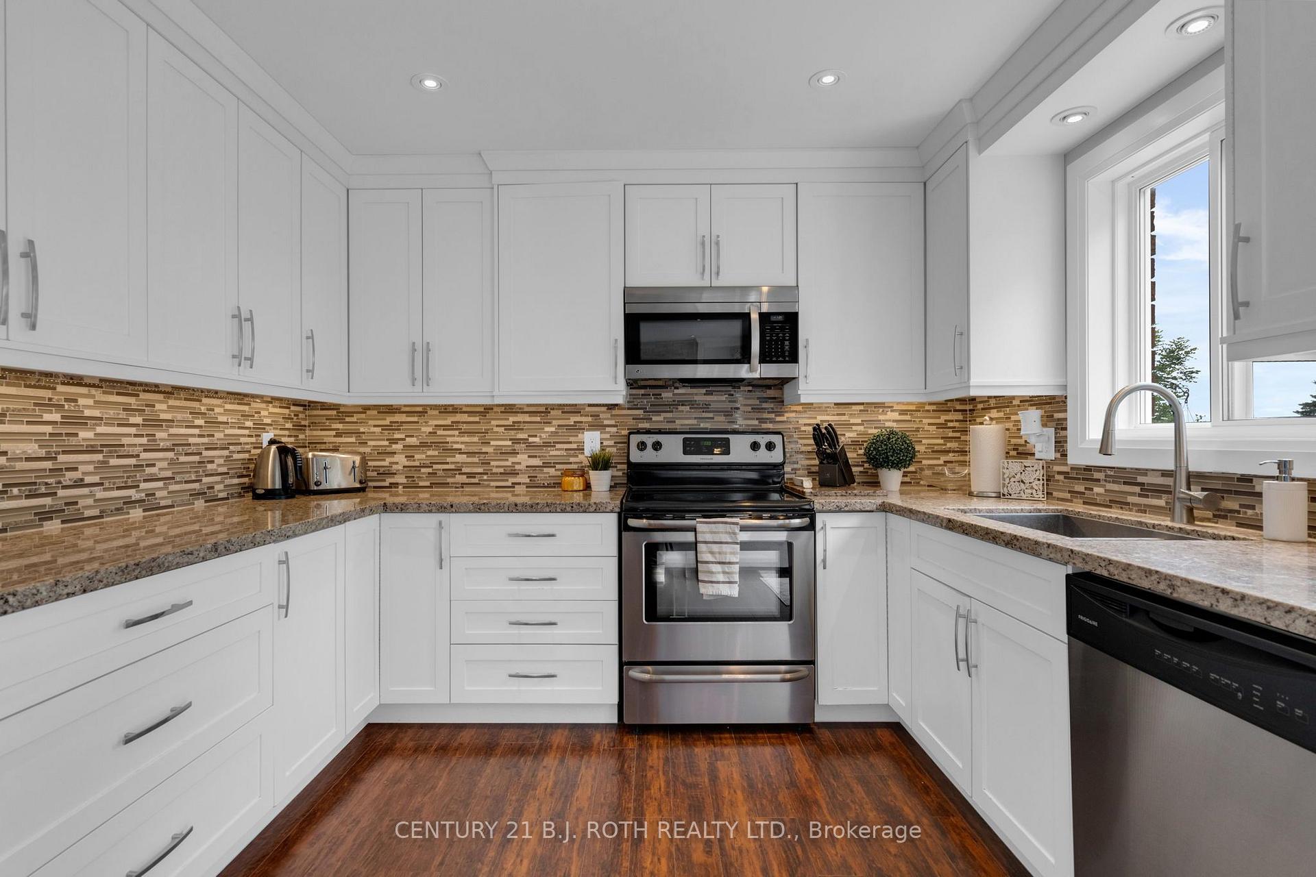 Photo 11 of 55 Gibbon Drive, Barrie, Letitia Heights — HOMEH
