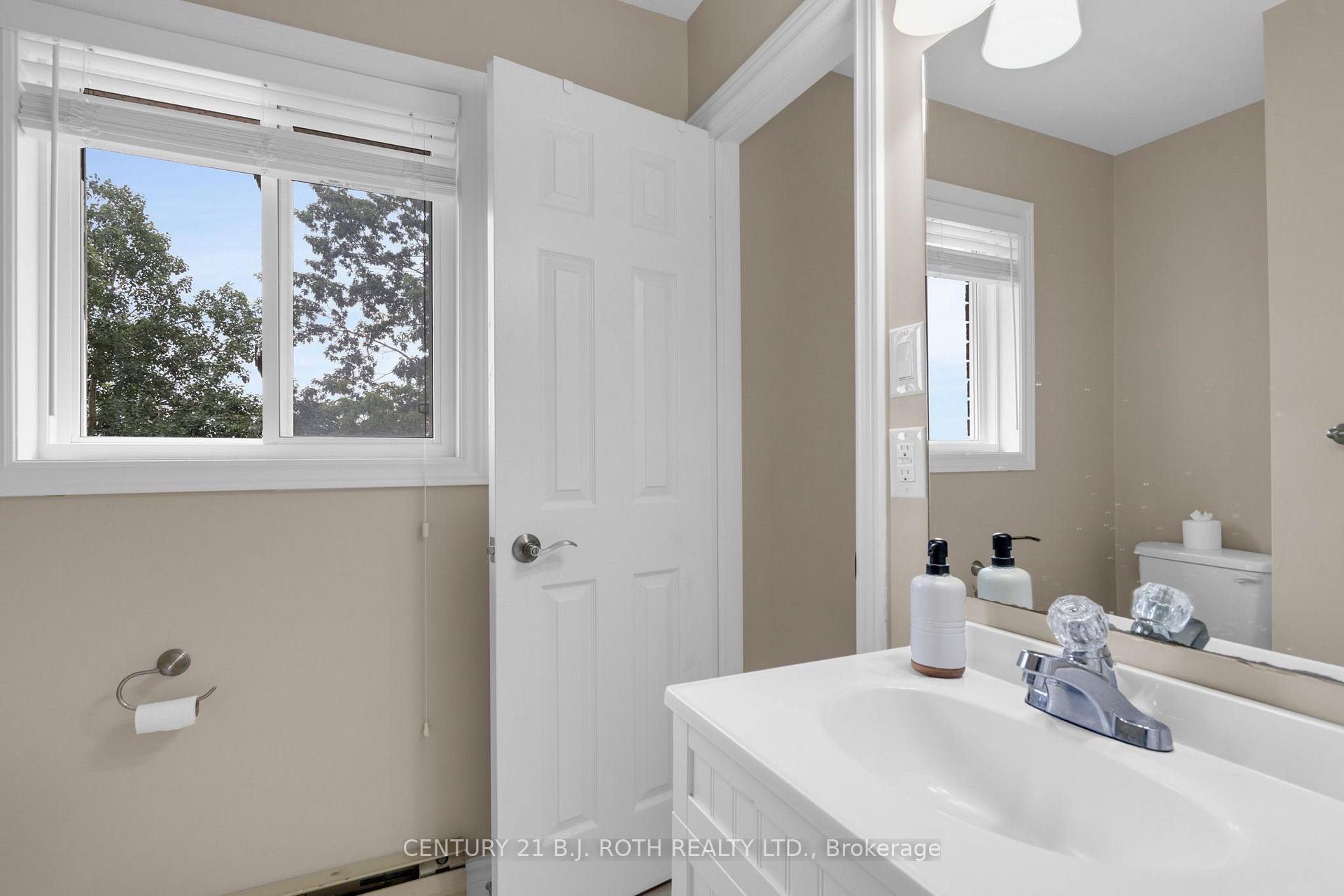 Photo 18 of 55 Gibbon Drive, Barrie, Letitia Heights — HOMEH