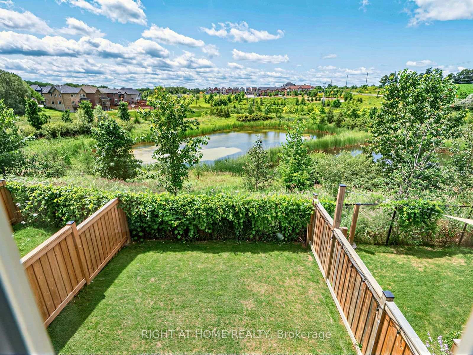 Photo 3 of 64 Beechborough Crescent, East Gwillimbury, Sharon — HOMEH