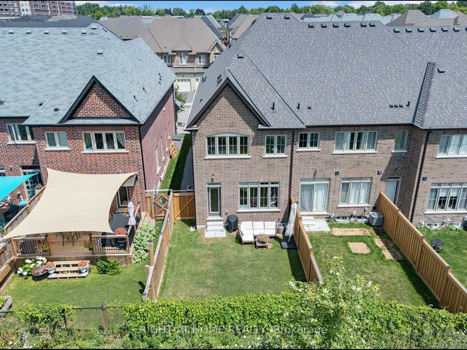 Photo 4 of 64 Beechborough Crescent, East Gwillimbury, Sharon — HOMEH