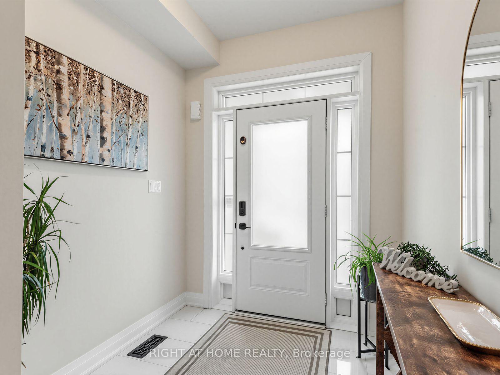 Photo 7 of 64 Beechborough Crescent, East Gwillimbury, Sharon — HOMEH