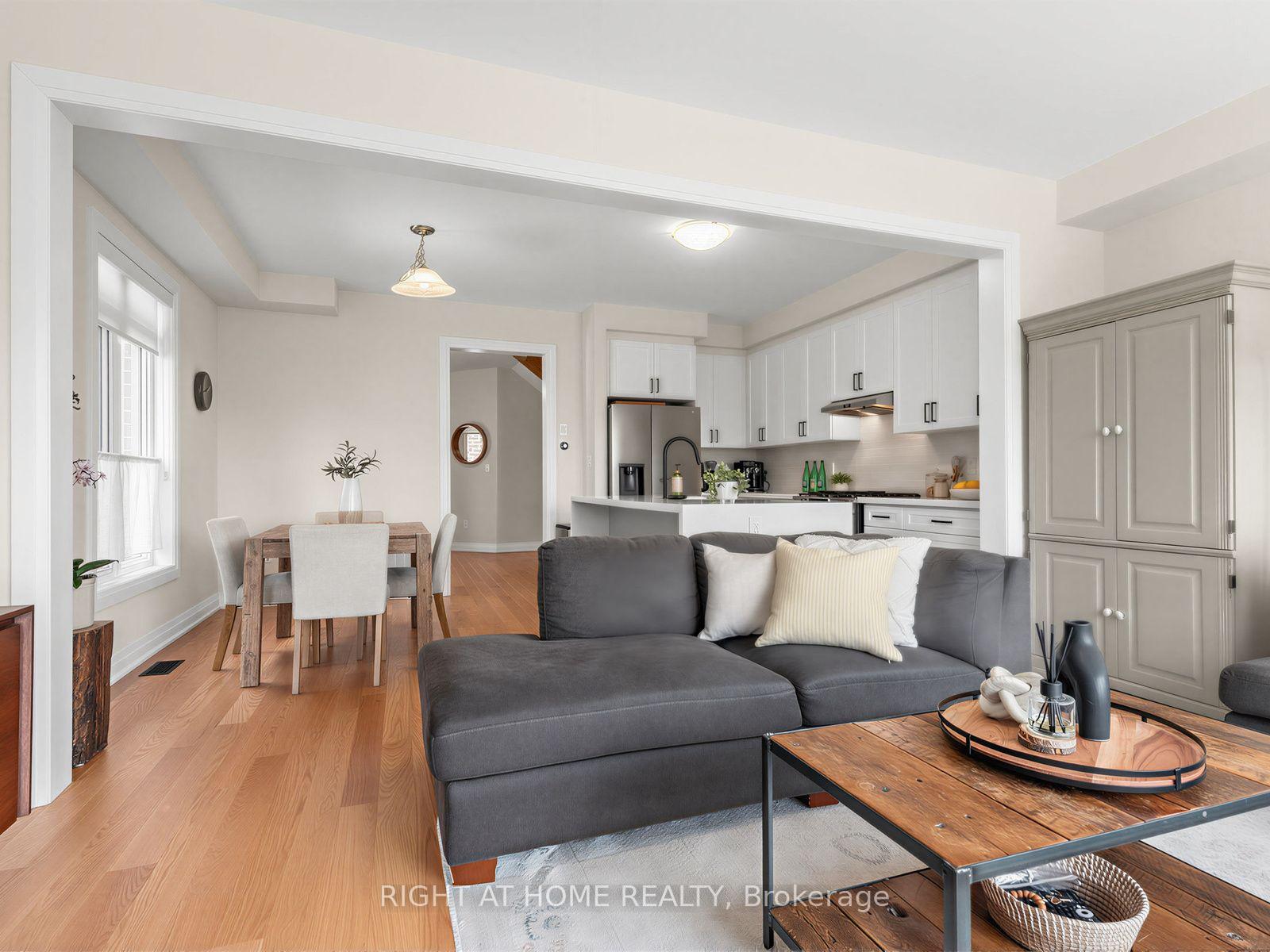 Photo 9 of 64 Beechborough Crescent, East Gwillimbury, Sharon — HOMEH
