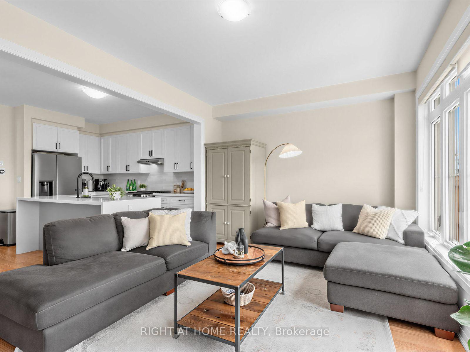 Photo 10 of 64 Beechborough Crescent, East Gwillimbury, Sharon — HOMEH