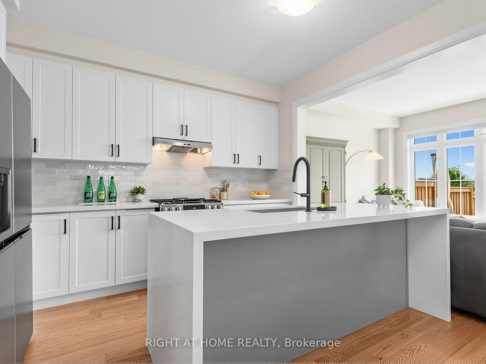 Photo 12 of 64 Beechborough Crescent, East Gwillimbury, Sharon — HOMEH