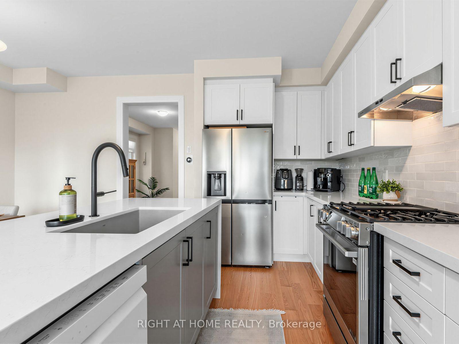 Photo 13 of 64 Beechborough Crescent, East Gwillimbury, Sharon — HOMEH