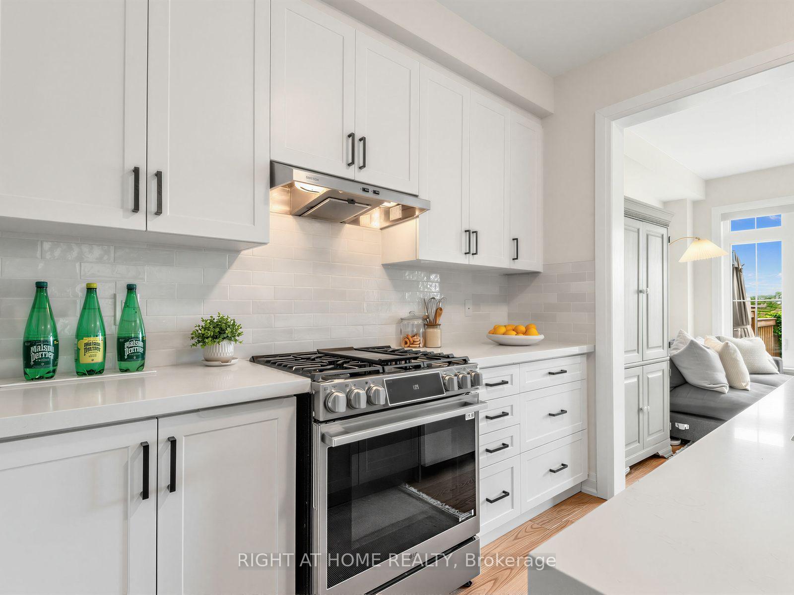 Photo 14 of 64 Beechborough Crescent, East Gwillimbury, Sharon — HOMEH