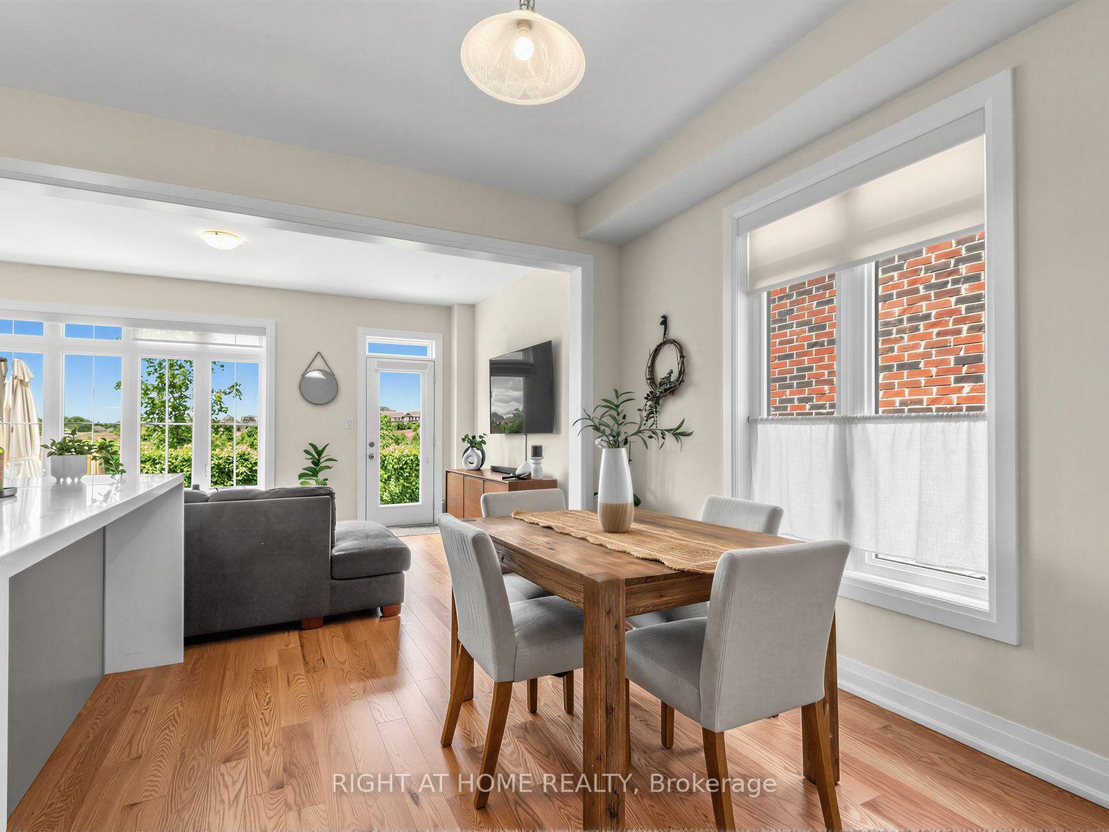 Photo 15 of 64 Beechborough Crescent, East Gwillimbury, Sharon — HOMEH