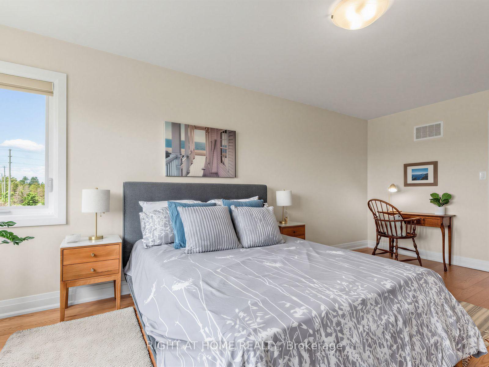 Photo 21 of 64 Beechborough Crescent, East Gwillimbury, Sharon — HOMEH